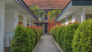 Garden - Royal Brongto Hotel (Yogyakarta)
