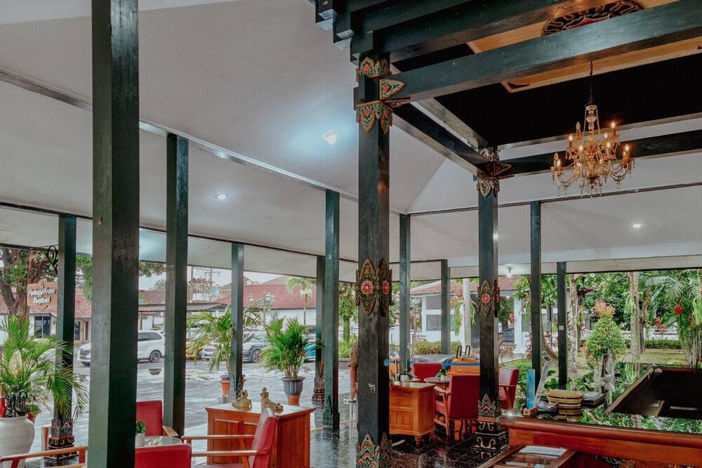 Royal Brongto Hotel