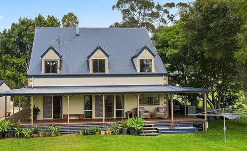 Charming 5 bed cottage with fire place and spa