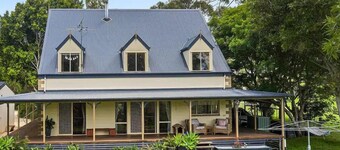 Charming 5 bed cottage with fire place and spa