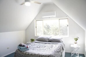 4 habitaciones, escritorio, wifi y ropa de cama