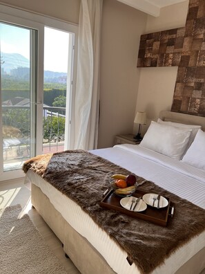 Dobbeltrom | Minibar, safe på rommet, individuelt dekorert og wi-fi (inkludert)