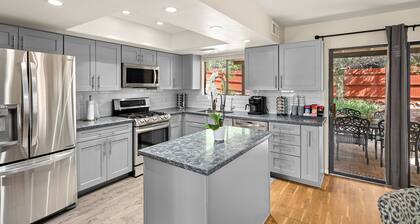 1 Minute Walk From Amazing Red Rocks Trails With A Relaxing Hot Tub!