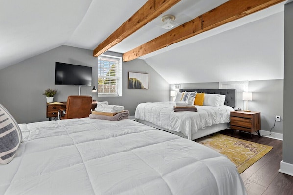 2 habitaciones, escritorio, tabla de planchar con plancha y wifi gratis 