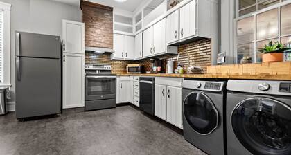 Main Street Living! 2 Bedroom Unit right On Main!