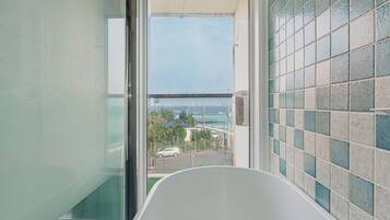 Corner Double (Provided a cup of Americano per stay) | Free WiFi, bed sheets