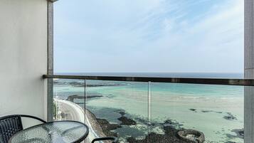 Ocean Twin (Provided a cup of Americano per stay) | Free WiFi, bed sheets