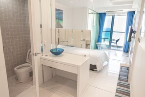 Free WiFi, bed sheets - Hamdeok Beach Stay Jeju (Jeju City)