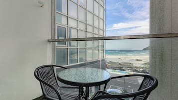 Half Ocean Twin (Provided a cup of Americano per stay) | Terrace/patio