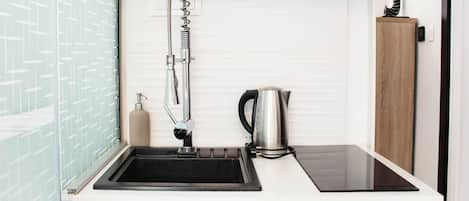 Fridge, stovetop, coffee/tea maker, electric kettle