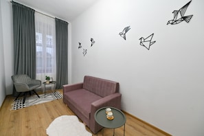 Junior Suite | Hypo-allergenic bedding, blackout curtains, free WiFi, bed sheets - Althof Apartments (Sibiu)