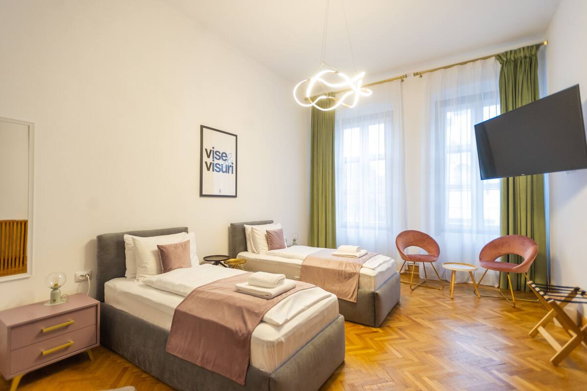 Apartment Deluxe | Allergitestet sengetøy, blendingsgardiner, wi-fi (inkludert) og sengetøy