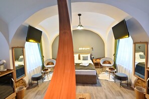 Double Standard | Seprai antialergi, tirai kedap cahaya, Wi-Fi gratis, dan seprai linen