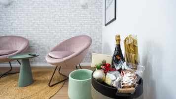 Double Superior | Area keluarga | Televisi LED 40-inci dengan saluran TV kabel dan TV