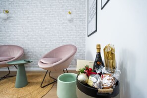 Double Superior | 客廳 | 40 吋LED 電視連有線電視頻道、電視