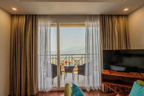 套房, 1 张特大床 | 山景