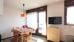 Dining - Studio for 4 pers, 100m from slopes, near shops (Les Carroz d'Arâches)