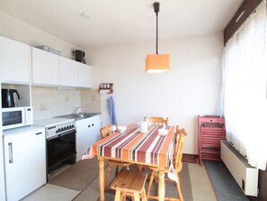 Fridge, microwave