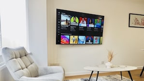 City House | Living area | 65-inch Smart TV with cable channels, TV - SA Today 1 SMC Taunton (Taunton)