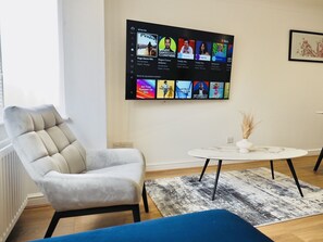 City House | Living area | 65-inch Smart TV with cable channels, TV - SA Today 1 SMC Taunton (Taunton)