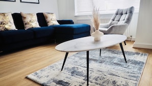 City House | Living area | 65-inch Smart TV with cable channels, TV - SA Today 1 SMC Taunton (Taunton)
