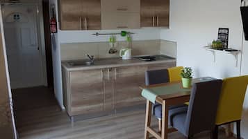 Departamento (One Bedroom Apartment with Terrace) | Cocina privada | Refrigerador
