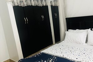 3 makuuhuonetta, silitysrauta/-lauta, ilmainen Wi-Fi, vuodevaatteet