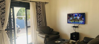 House - Sleeps 6 - Parking - Garden