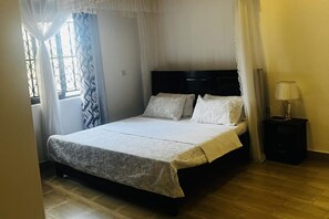 3 bedrooms, iron/ironing board, free WiFi, bed sheets