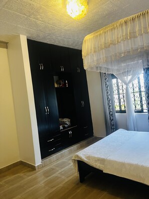 House | 3 bedrooms, iron/ironing board, free WiFi, bed sheets