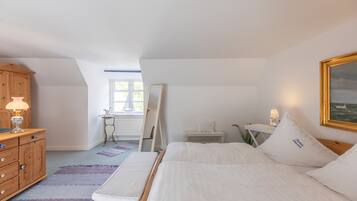 3 bedrooms, iron/ironing board, travel cot, free WiFi