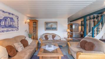 TV, DVD player, books, stereo