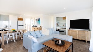 Living area - FREE NIGHT. Pay for 2 stay for 3 (Ulladulla)