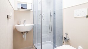 Comfort-Apartment | Badezimmer | Dusche, Bidet, Handtücher