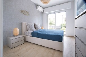 Apartamento de diseño, vistas a la ciudad | 2 dormitorios, tabla de planchar con plancha, wifi gratis y ropa de cama