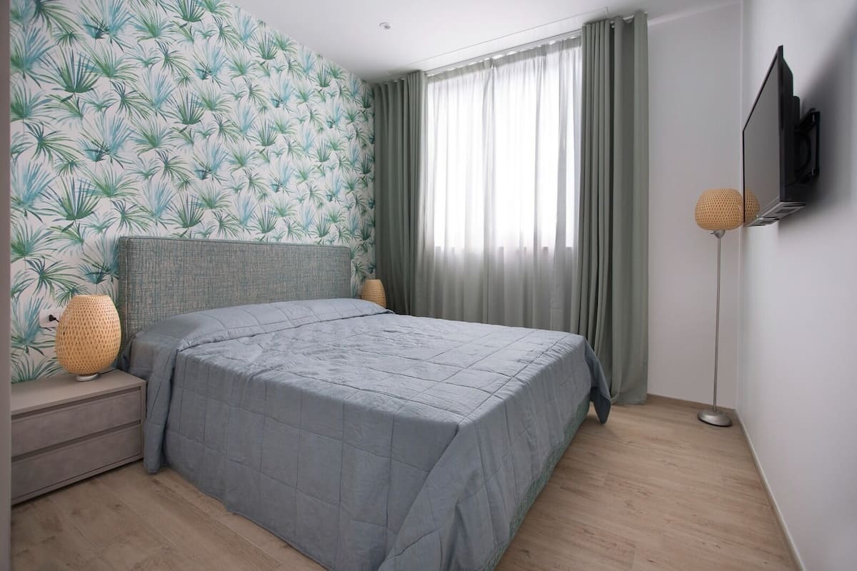 Comfort-Apartment, Stadtblick | 2 Schlafzimmer, Bügeleisen/Bügelbrett, kostenloses WLAN, Bettwäsche