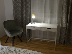 2 chambres, bureau, Wi-Fi gratuit, draps fournis