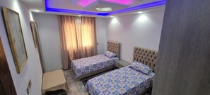 2 間睡房、書桌、隔音、熨斗/熨衫板