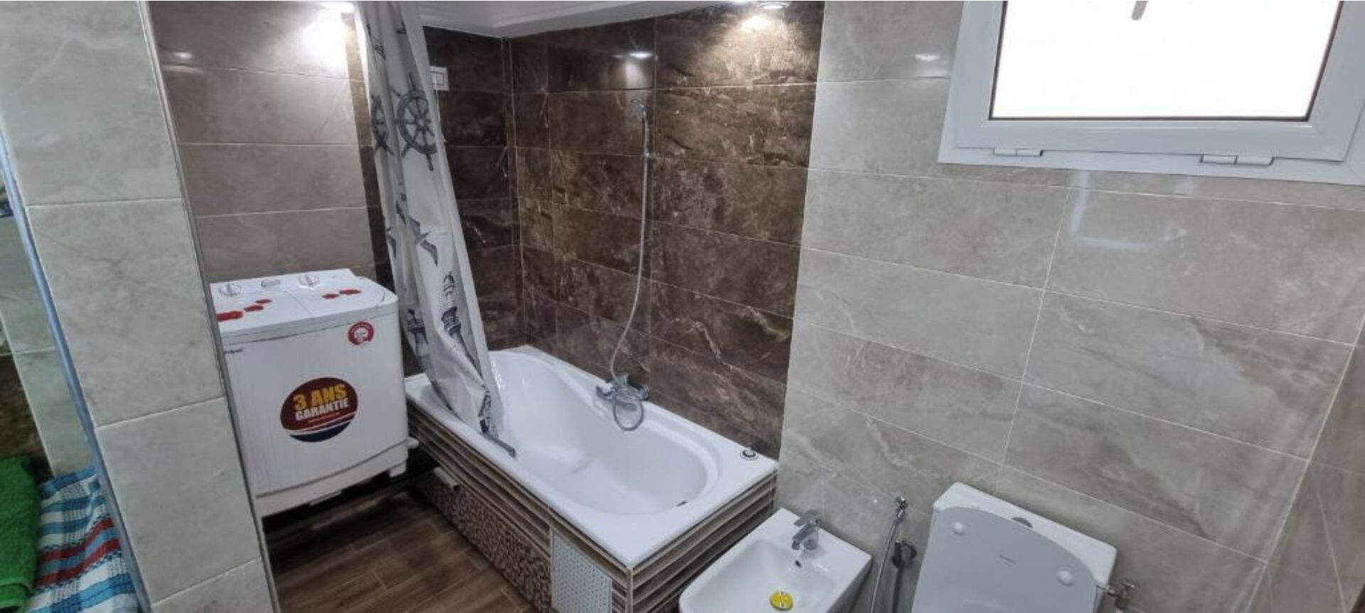 Combined shower/tub, hair dryer, bathrobes, bidet