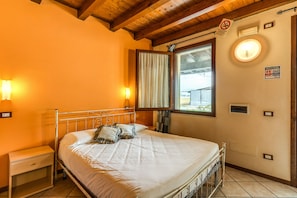 Double Room | Egyptian cotton sheets, premium bedding, down duvets, memory-foam beds - Agriturismo Pozzo Fiorito (Castiglione delle Stiviere)