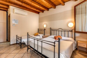 Egyptian cotton sheets, premium bedding, down duvets, memory-foam beds - Agriturismo Pozzo Fiorito (Castiglione delle Stiviere)