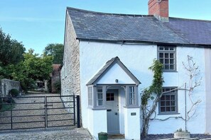 Exterior - 2 Bedroom Cottage - Sleeps 4 - Wifi, Fireplace (Sturminster Newton)