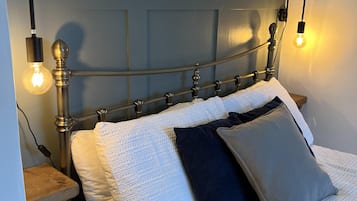 House | 2 bedrooms, iron/ironing board, free WiFi, bed sheets