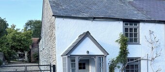 2 Bedroom Cottage - Sleeps 4 - Wifi, Fireplace