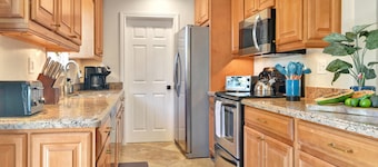 Beach House 51 - Large Heated Pool - 10min from Beach