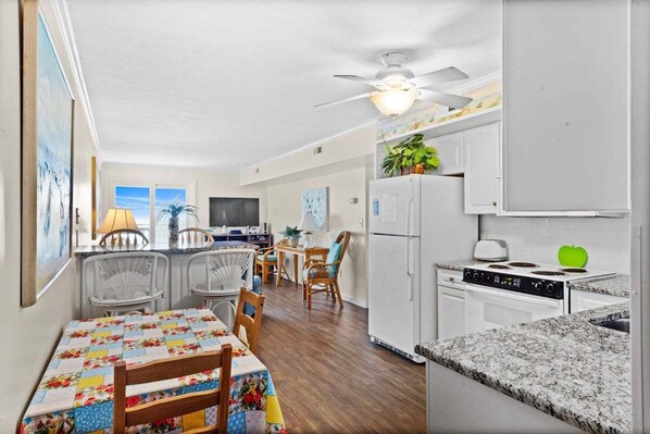 Frigorifero, microonde, lavastoviglie, macchina per tè/caffè