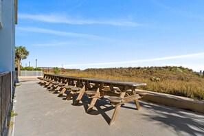 Outdoor dining - Pet-Friendly Oceanfront 3-BR on Top Floor – Stunning Cherry Grove Beach Views - Blue Mist 302 (North Myrtle Beach)