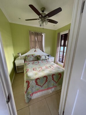 1 habitación, tabla de planchar con plancha, wifi gratis y ropa de cama