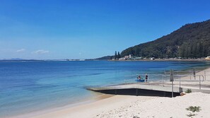 Una spiaggia nelle vicinanze