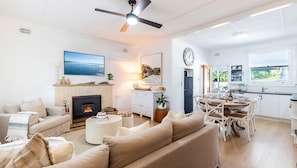 Smart TV, fireplace - Casita, 20 Tomaree Road - great pet friendly property with WiFi & Air Conditioning (Shoal Bay)